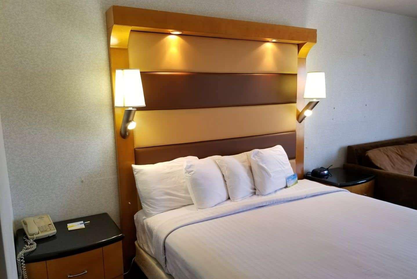 Clarion Pointe Near Erie Casino Hotel Kearsarge Bagian luar foto