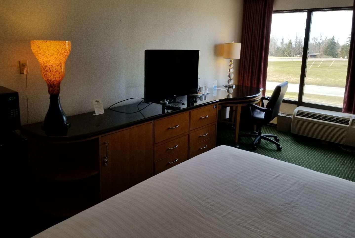 Clarion Pointe Near Erie Casino Hotel Kearsarge Bagian luar foto