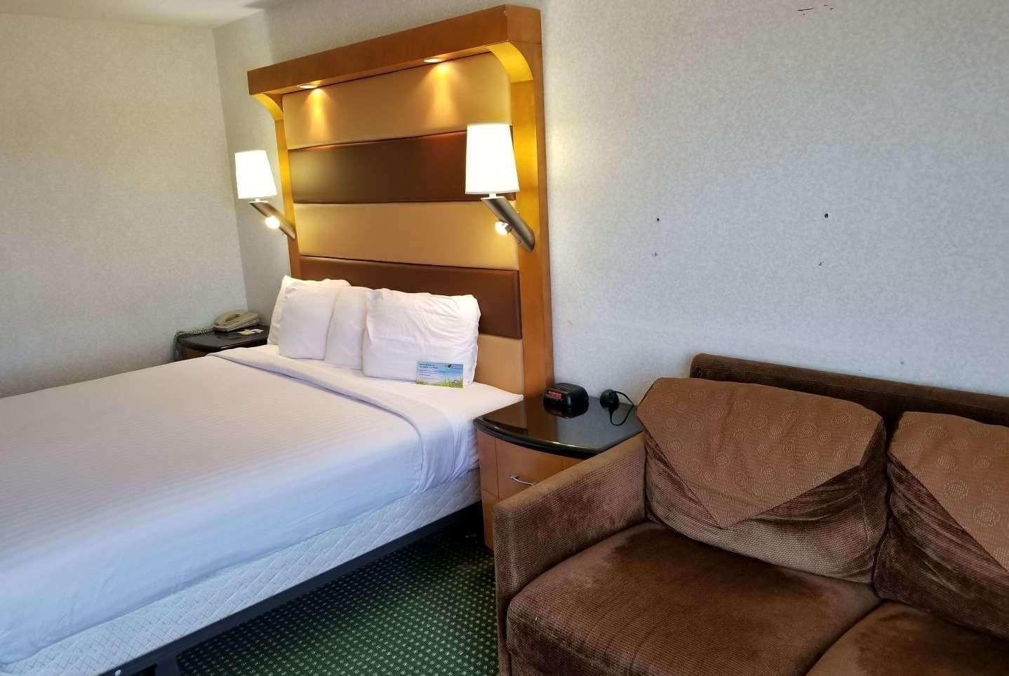 Clarion Pointe Near Erie Casino Hotel Kearsarge Bagian luar foto