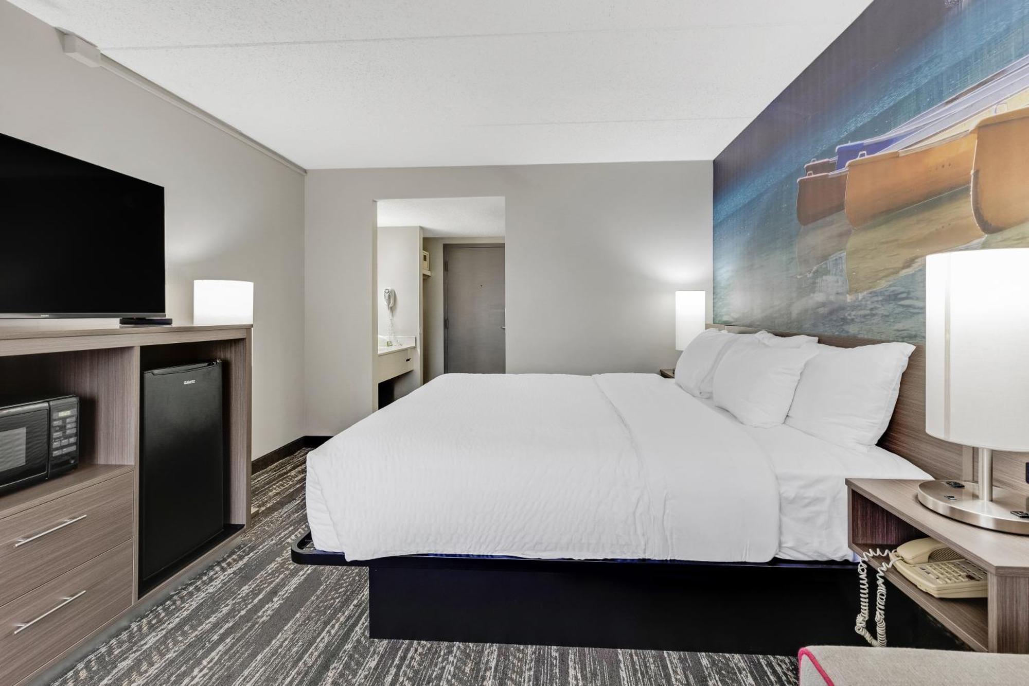 Clarion Pointe Near Erie Casino Hotel Kearsarge Bagian luar foto