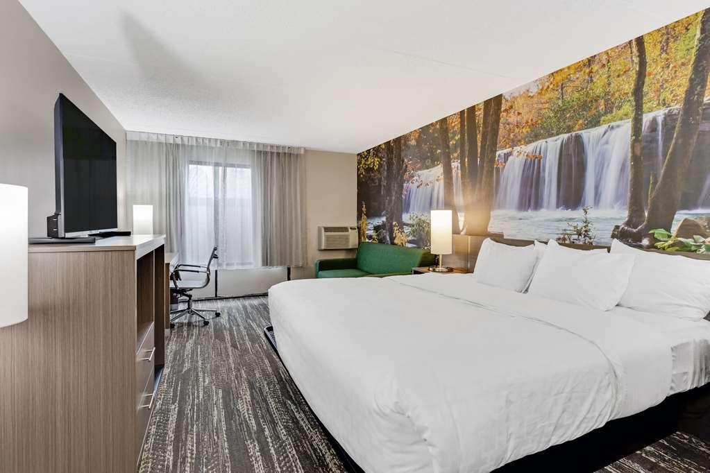 Clarion Pointe Near Erie Casino Hotel Kearsarge Ruang foto
