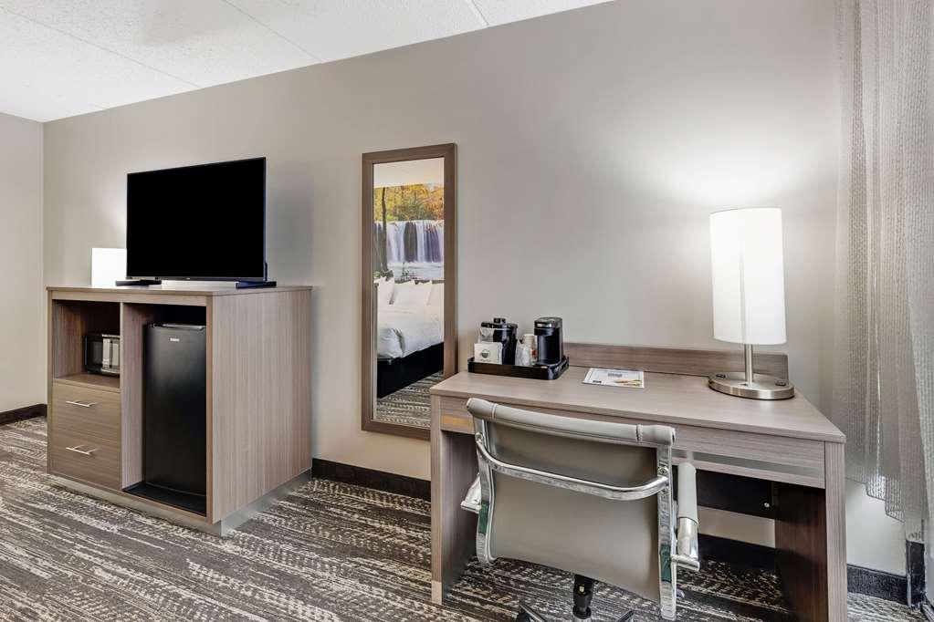 Clarion Pointe Near Erie Casino Hotel Kearsarge Ruang foto