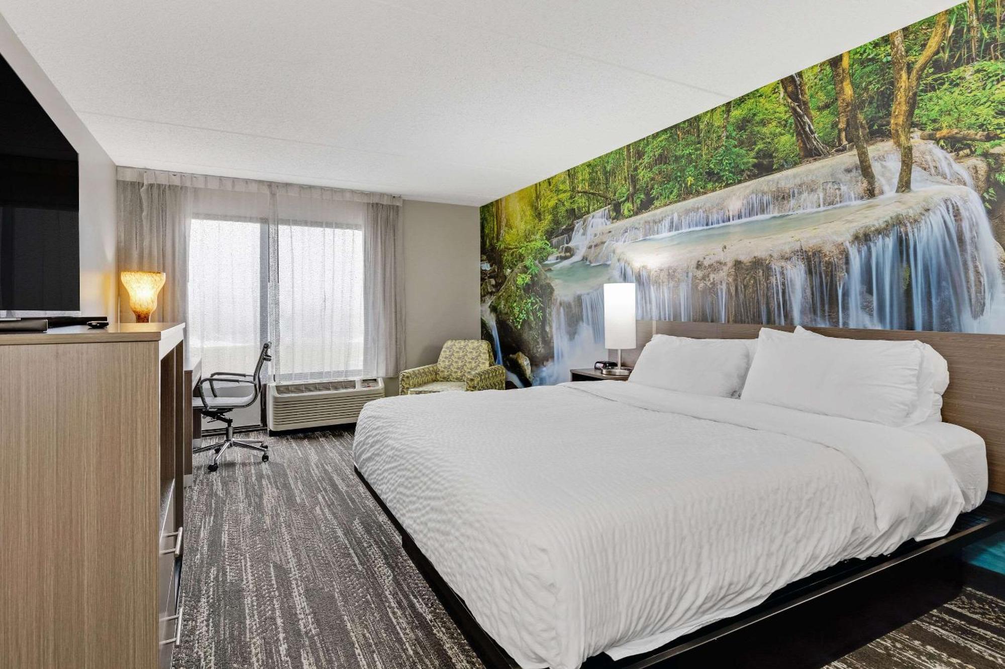 Clarion Pointe Near Erie Casino Hotel Kearsarge Bagian luar foto