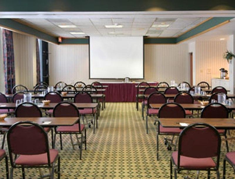 Clarion Pointe Near Erie Casino Hotel Kearsarge Bagian luar foto